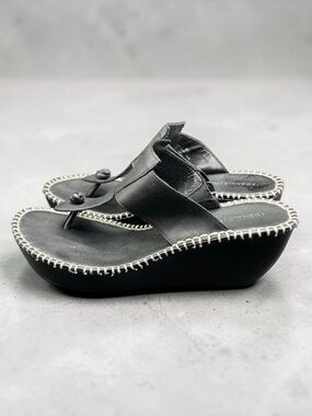 DONALD J PLINER BLACK LEATHER WEDGE THONG SANDALS SIZE 8.5